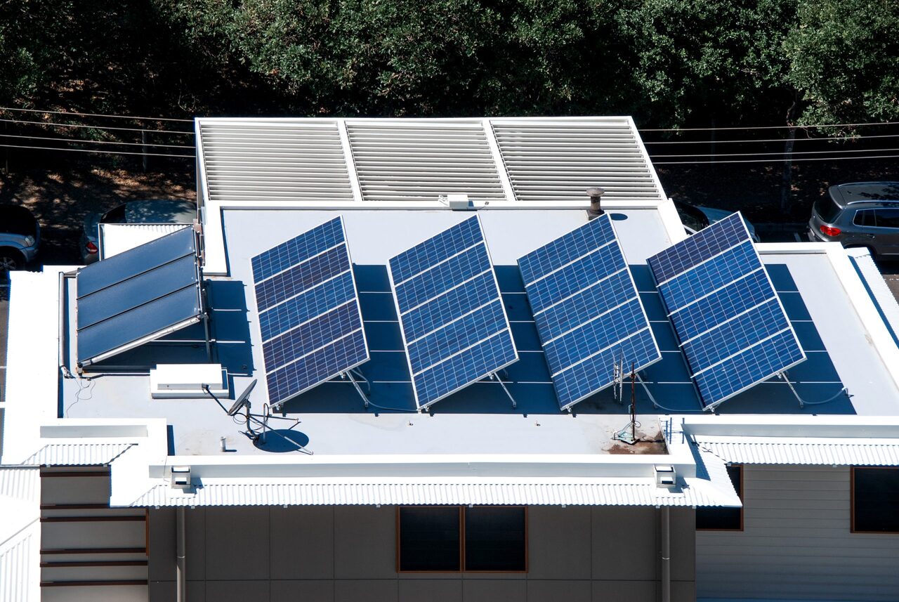 Photovoltaik-Anlage von EM-Elektrotechnik auf einem Flachdach